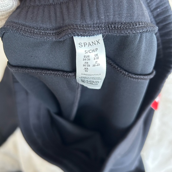 SPANX - AIRESSENTIALS Black Sweatpants - Picture 2 of 4